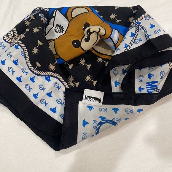 Moschino 100% Seide Silk Scarf NWOT - Picture 2 of 3